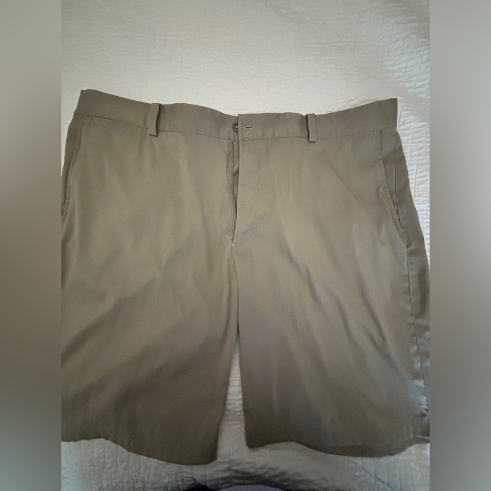 Nike Golf tour Performance Dri- Fit shorts size 40 waist